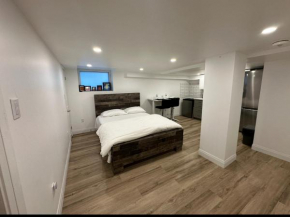 Pvt Studio Near Waterloo Airport & Minutes to Downtown